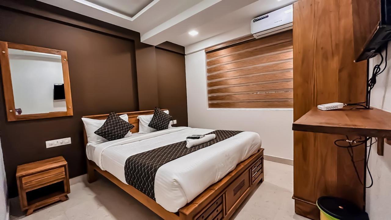 Emerald Inn Kochi Exterior photo