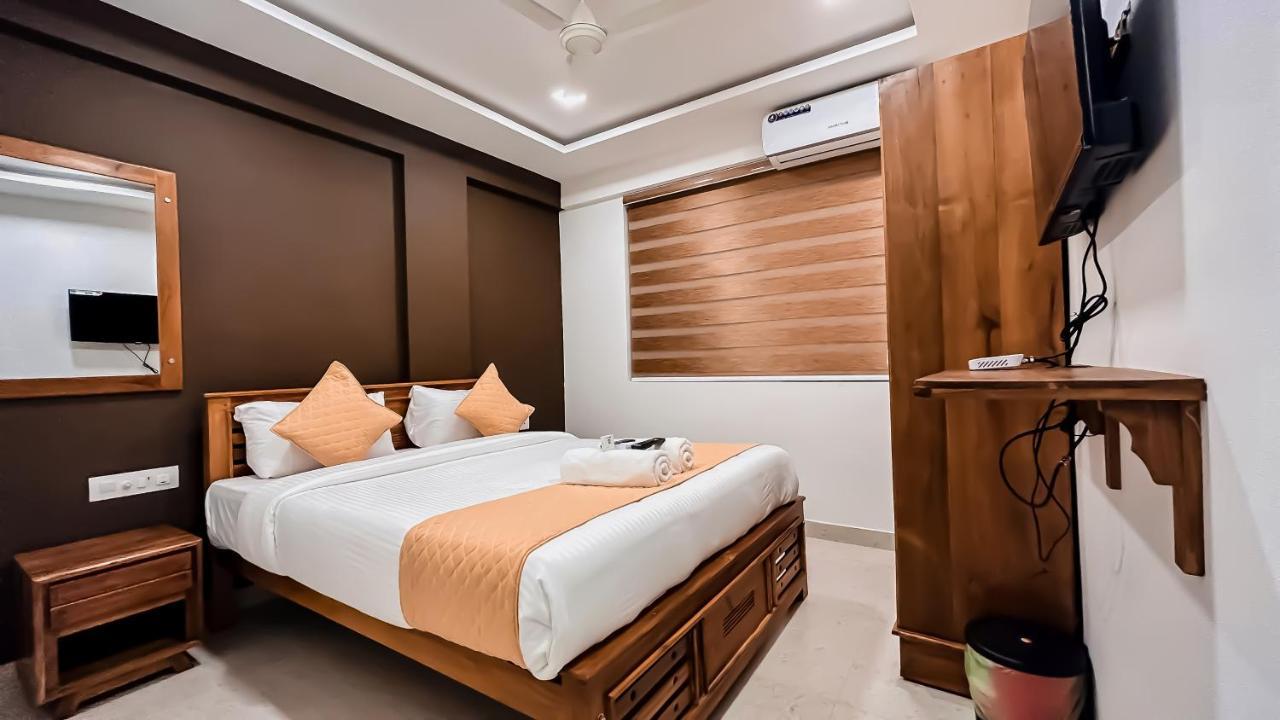Emerald Inn Kochi Exterior photo