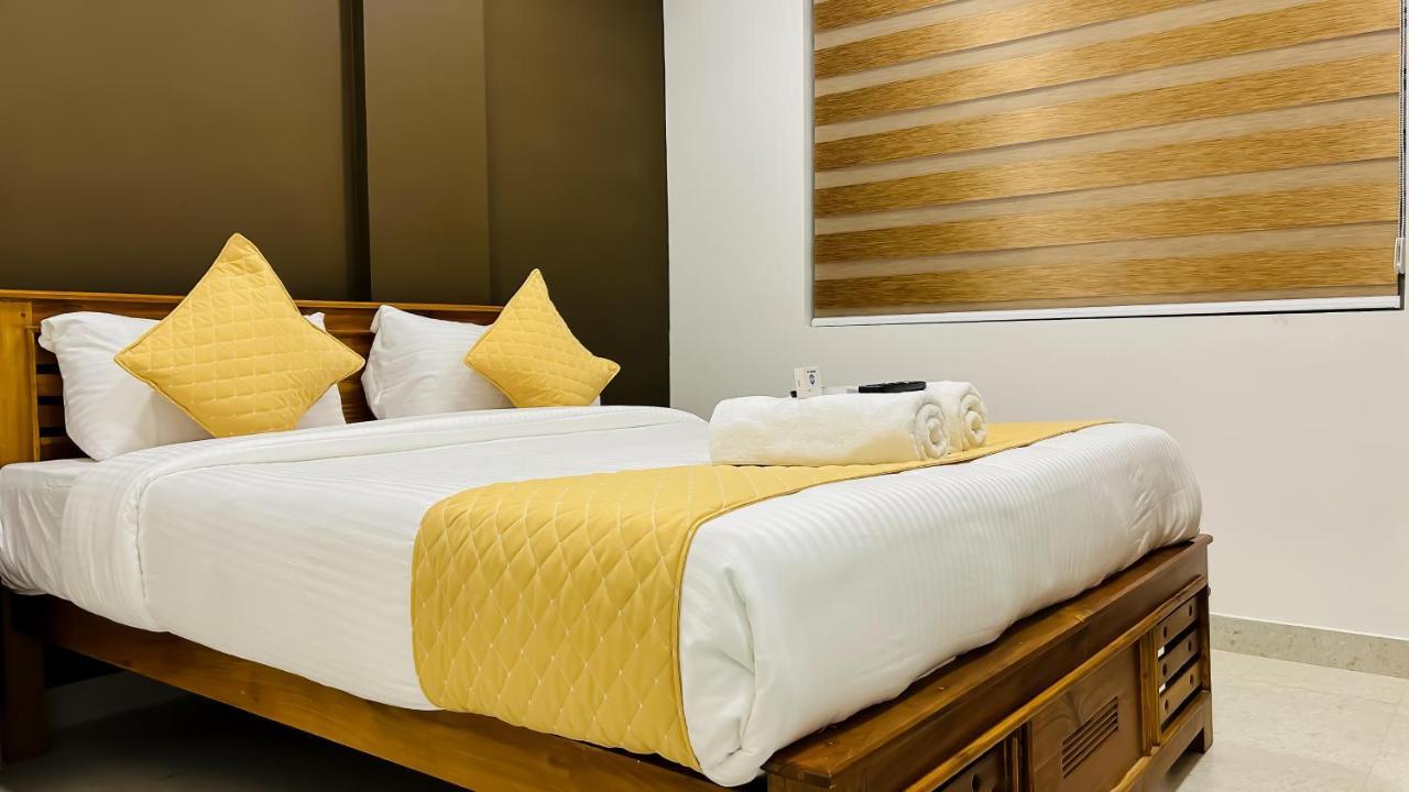 Emerald Inn Kochi Exterior photo
